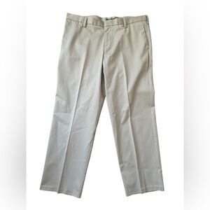 New men's Dockers Khaki trousers pants size 40x30 business casual or office wear